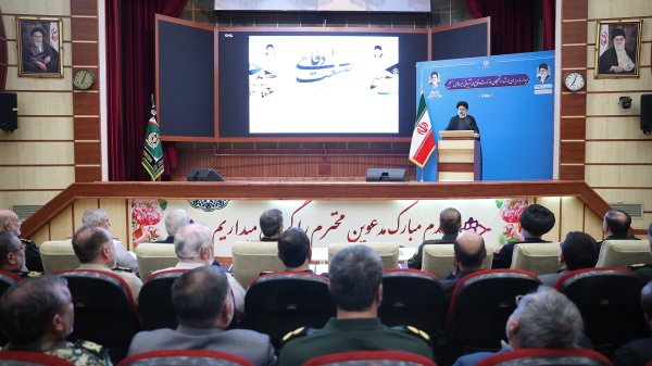 دکتر رئیسی در دیدار مدیران ارشد و نخبگان وزارت دفاع: صنایع دفاعی، پشتیبان نیروهای مسلح در تأمین و ارتقای امنیت، اقتدار و بازدارندگی کشور هستند/ نیروی انسانی متخصص کشور از مهمترین سرمایههای صنایع دفاعی است/ تاکید بر ایجاد یک خط ارتباطی برای سرریز پیشرفتها و دستاوردهای دفاعی به صنایع دکتر رئیسی در دیدار مدیران ارشد و نخبگان وزارت دفاع: صنایع دفاعی، پشتیبان نیروهای مسلح در تأمین و ارتقای امنیت، اقتدار و بازدارندگی کشور هستند/ نیروی انسانی متخصص کشور از مهمترین سرمایههای صنایع دفاعی است/ تاکید بر ایجاد یک خط ارتباطی برای سرریز پیشرفتها و دستاوردهای دفاعی به صنایع