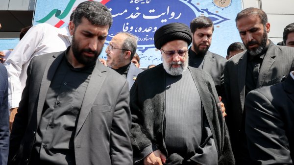 بازدید سرزده دکتر رئیسی از نمایشگاه «روایت خدمت»/ قضاوت درباره عملکرد دو ساله دولت با مردم است بازدید سرزده دکتر رئیسی از نمایشگاه «روایت خدمت»/ قضاوت درباره عملکرد دو ساله دولت با مردم است