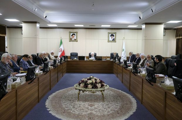 در جلسه ای به ریاست آیت الله آملی لاریجانی: هیئت عالی نظارت مجمع، ایجاد منطقه آزاد تجاری-صنعتی«سرخس»،«دوغارون» و «مازندران» و «ماده ۱۵مصوبه حمایت از گزارشگران فساد» را مغایر سیاست های کلی نظام ندانست در جلسه ای به ریاست آیت الله آملی لاریجانی: هیئت عالی نظارت مجمع، ایجاد منطقه آزاد تجاری-صنعتی«سرخس»،«دوغارون» و «مازندران» و «ماده ۱۵مصوبه حمایت از گزارشگران فساد» را مغایر سیاست های کلی نظام ندانست