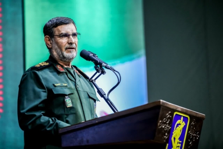 دریادار تنگسیری در مجمع عالی فرماندهان سپاه خبر داد : سرعت شناورهای تندرو نیروی دریایی سپاه به ۹۰ تا ۱۱۰ گره دریایی رسیده است