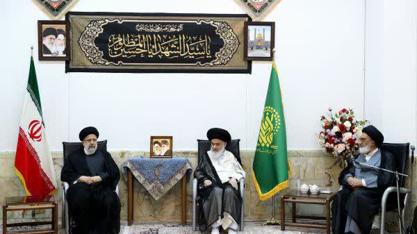 دکتر رئیسی در دیدار جمعی از اعضای جامعه مدرسین حوزه علمیه و علمای قم: اراده دولت بر پیشرفت کشور بهرغم تحریمهاست و دشمن این پیام را دریافت کرده است دکتر رئیسی در دیدار جمعی از اعضای جامعه مدرسین حوزه علمیه و علمای قم: اراده دولت بر پیشرفت کشور بهرغم تحریمهاست و دشمن این پیام را دریافت کرده است