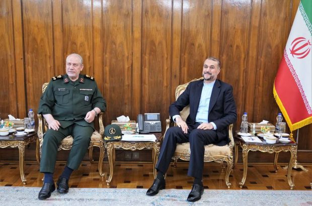 در دیدار با امیرعبداللهیان مطرح کرد: تمجید سرلشکر صفوی از سیاست خارجی دولت سیزدهم در دیدار با امیرعبداللهیان مطرح کرد: تمجید سرلشکر صفوی از سیاست خارجی دولت سیزدهم