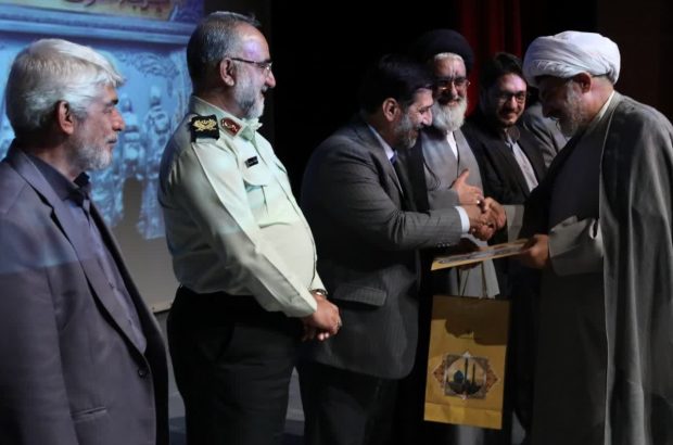 با حضور استاندار قم؛ خادمان ستاد اربعین حسینی استان قم تقدیر شدند با حضور استاندار قم؛ خادمان ستاد اربعین حسینی استان قم تقدیر شدند