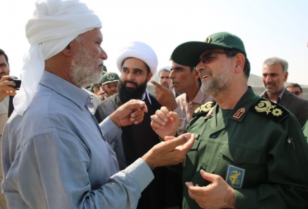 با حضور دریادار تنگسیری صورت گرفت؛ افتتاح مدرسه و اهداء ۲۵۰۰ بسته لوازم التحریر به دانش آموزان روستاهای لیره ای و شهرک شهید سلیمانی با حضور دریادار تنگسیری صورت گرفت؛ افتتاح مدرسه و اهداء ۲۵۰۰ بسته لوازم التحریر به دانش آموزان روستاهای لیره ای و شهرک شهید سلیمانی