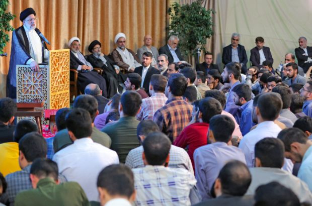 رئیس جمهور اظهار داشت: امروز دولت این آمادگی را دارد و از همه مراکز علمی، فرهنگی و حوزهها دعوت و درخواست میکند که در جهت حل مسائل و رفع مشکلات در حوزههای مختلف مشارکت داشته باشند، رئیس جمهور اظهار داشت: امروز دولت این آمادگی را دارد و از همه مراکز علمی، فرهنگی و حوزهها دعوت و درخواست میکند که در جهت حل مسائل و رفع مشکلات در حوزههای مختلف مشارکت داشته باشند،