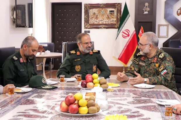 تجلیل سردارموحد از فرماندهی انتظامی و کارکنان فراجای استان قم تجلیل سردارموحد از فرماندهی انتظامی و کارکنان فراجای استان قم