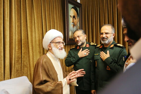 آیتالله العظمی نوری همدانی: من خودم را یک بسیجی می دانم آیتالله العظمی نوری همدانی: من خودم را یک بسیجی می دانم