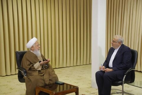 آیتالله العظمی جوادی آملی: خام فروشی سرمایه های ملی خیانت به کشور است آیتالله العظمی جوادی آملی: خام فروشی سرمایه های ملی خیانت به کشور است