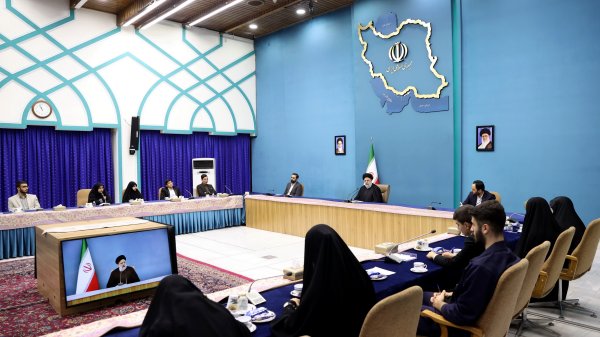 دکتر رئیسی تاکید کرد: استفاده از ظرفیت‌ نوجوانان در دیپلماسی عمومی برای تبیین پیشرفت‌های کشور در منطقه و کشورهای همسو