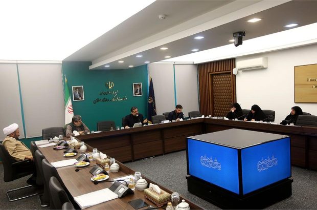 وجود کتابفروشی در شهر باعث ایجاد هویت فرهنگی میشود وجود کتابفروشی در شهر باعث ایجاد هویت فرهنگی میشود