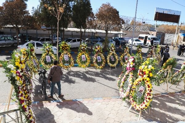 مراسم هفتمین روز شهادت شهدای حادثه تروریستی کرمان برگزار شد مراسم هفتمین روز شهادت شهدای حادثه تروریستی کرمان برگزار شد