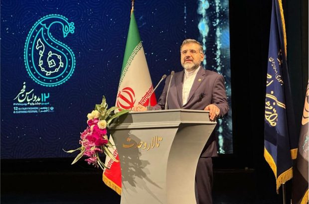 وزیر فرهنگ در آئین پایانی جشنواره مدولباس فجر: تنوع، زیبایی و قانون سهگانه مورد تاکید در پوشش است وزیر فرهنگ در آئین پایانی جشنواره مدولباس فجر: تنوع، زیبایی و قانون سهگانه مورد تاکید در پوشش است