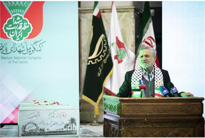 سردار سلیمانی الگوی جامعه کار و تولید کشور است سردار سلیمانی الگوی جامعه کار و تولید کشور است