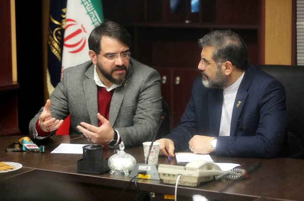 وزیر فرهنگ در دبیرخانه جشنواره فیلم فجر حضور یافت