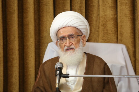 امروز عدهای زبان دشمن در داخل شده اند امروز عدهای زبان دشمن در داخل شده اند