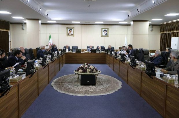 الزام دولت به افزایش ظرفیت و تولید نفت خام تا پنج میلیون و پانصد هزار بشکه در روز