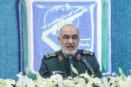 سرلشکر سلامی در نشست شکوه پاسداری : سپاه مانند مسجدی است که از ابتدا بر بنای تقوا خلق شده است/ سپاه در جنگ و بحران قدرت افزایی کرد سرلشکر سلامی در نشست شکوه پاسداری : سپاه مانند مسجدی است که از ابتدا بر بنای تقوا خلق شده است/ سپاه در جنگ و بحران قدرت افزایی کرد