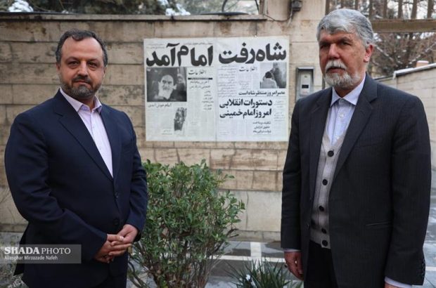 بازدید وزیر اقتصاد از روزنامه اطلاعات