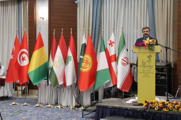 انقلاب اسلامی آگاهی و اخلاق را به سینمای ایران هدیه کرد