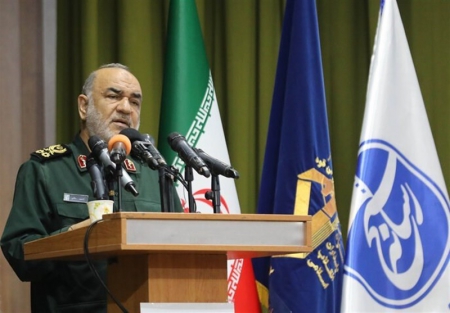 سردار سلامی: عقب‌نشینی برای ملت ایران ناممکن‌ترین رویداد است