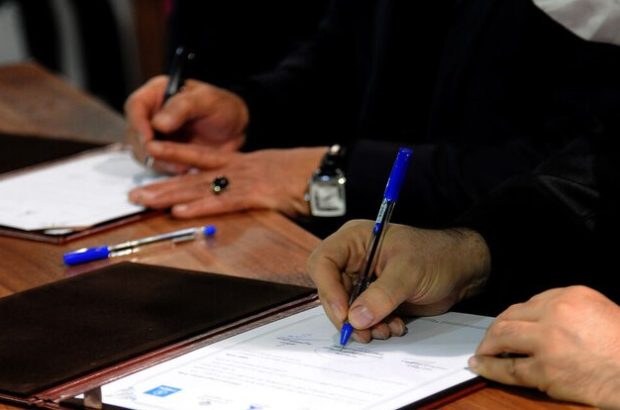 بزرگترین قراردادهای نفتی یک دهه اخیر صنعت نفت ایران امضا میشوند بزرگترین قراردادهای نفتی یک دهه اخیر صنعت نفت ایران امضا میشوند