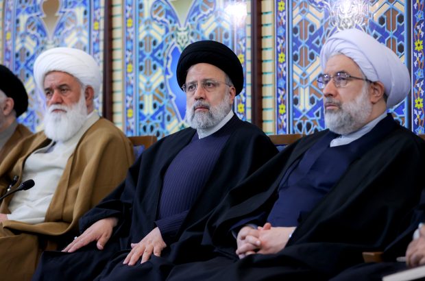 آیتالله رئیسی در نشست با علما و روحانیون: دولت همواره حوزههای علمیه را همراه و پشتیبان خود میداند آیتالله رئیسی در نشست با علما و روحانیون: دولت همواره حوزههای علمیه را همراه و پشتیبان خود میداند