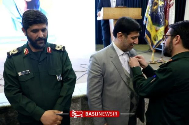 عضویت افتخاری استاندار قم در شبکه فرهنگی هنری "مثل مصطفی" عضویت افتخاری استاندار قم در شبکه فرهنگی هنری “مثل مصطفی”