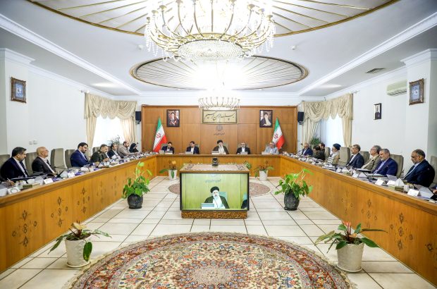 استمرار روند کاهشی تورم، رشد نقدینگی و قیمت ارز نیازمند کنترل و مراقبت جدی است