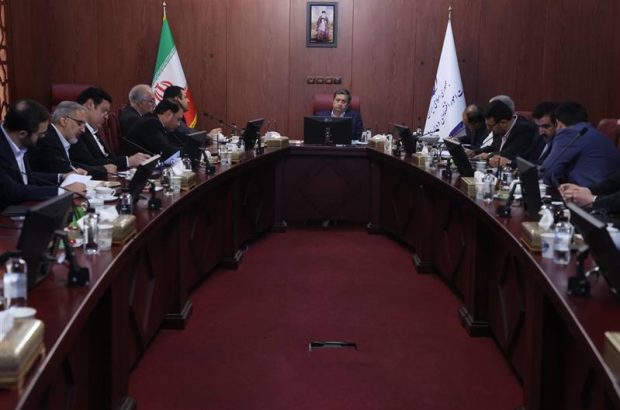 بانکها اموال مازاد و بنگاههای خود را واگذار و با منابع آن درپروژه های تولیدی سرمایه گذاری و بنگاه سازی کنند بانکها اموال مازاد و بنگاههای خود را واگذار و با منابع آن درپروژه های تولیدی سرمایه گذاری و بنگاه سازی کنند