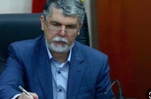 شعر فارسی هیچگاه در مقابل طوفان حوادث و هجوم زبان بیگانه سر خم نکرده است