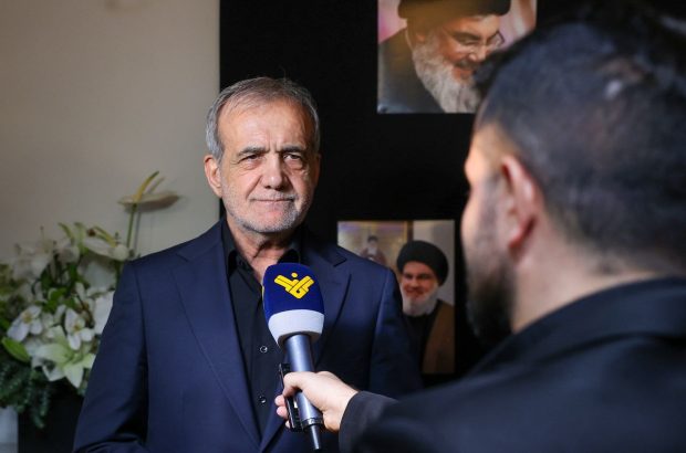 اگر مستکبرین تصور میکنند با ترور علم مبارزه بر زمین میماند، سخت در اشتباهند اگر مستکبرین تصور میکنند با ترور علم مبارزه بر زمین میماند، سخت در اشتباهند