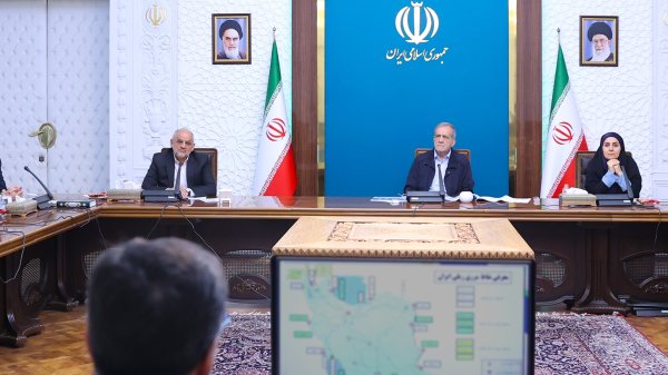 تاکید دکتر پزشکیان بر حضور بخش خصوصی در حوزه حمل و نقل ریلی، جادهای و توسعه اسکلهها تاکید دکتر پزشکیان بر حضور بخش خصوصی در حوزه حمل و نقل ریلی، جادهای و توسعه اسکلهها