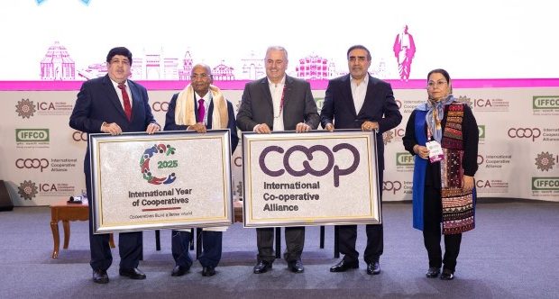 اهدای عالیترین نشان پیشگامان راچدیل ۲۰۲۴ ، به مدیر عامل شرکت تعاونی کود کشاورزان هند (IFFCO) اهدای عالیترین نشان پیشگامان راچدیل ۲۰۲۴ ، به مدیر عامل شرکت تعاونی کود کشاورزان هند (IFFCO)