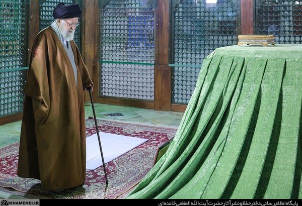حضور رهبر انقلاب در مرقد مطهر امام راحل و گلزار شهدای بهشت زهرا حضور رهبر انقلاب در مرقد مطهر امام راحل و گلزار شهدای بهشت زهرا