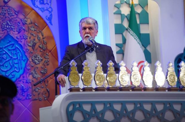 صالحی: پیام قرآن‌کریم را از کنار امام رئوف به جهانیان عرضه کنیم