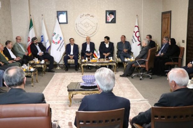 تعاونیها مخاطبان اصلی شعار «سرمایهگذاری برای تولید» با مشارکت آحاد مردم هستند تعاونیها مخاطبان اصلی شعار «سرمایهگذاری برای تولید» با مشارکت آحاد مردم هستند