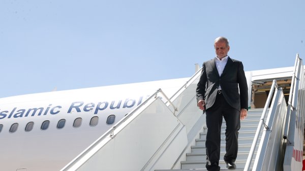 رئیس جمهور پزشکیان وارد مشهد مقدس شد