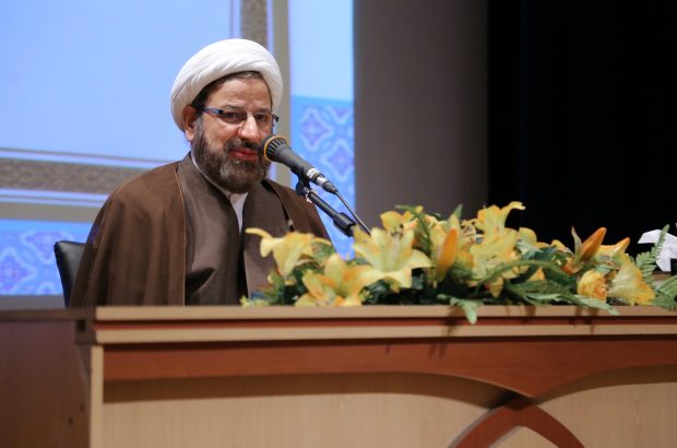 هرچقدر مقامش بالاتر میرفت، متواضعتر میشد هرچقدر مقامش بالاتر میرفت، متواضعتر میشد