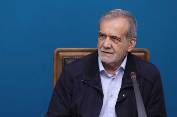 اگر با برنامه و در چارچوب سیاست های نظام عمل کنیم، مشکلات حل شدنی است