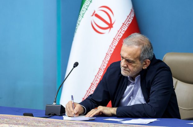 ابلاغ مصوبه شورای عالی انقلاب فرهنگی توسط دکتر پزشکیان: حمایت ویژه از مادران باردار با «کارت امید مادر» از ابتدای سال ۱۴۰۵