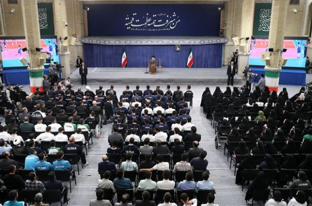 رهبر انقلاب در دیدار مدال‌آوران ورزشی و علمی در سخنانی خطاب به رئیس جمهور آمریکا: اصلاً شما چه کاره هستی؟!