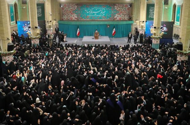 زن، کارگزار خانه نیست، مدیر است زن، کارگزار خانه نیست، مدیر است